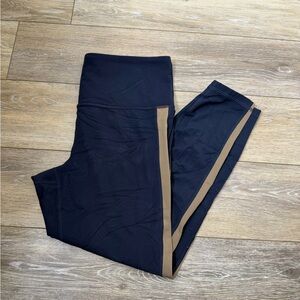 Athleta Navy Blue and Tan Athletic Cropped Leggings Sz L